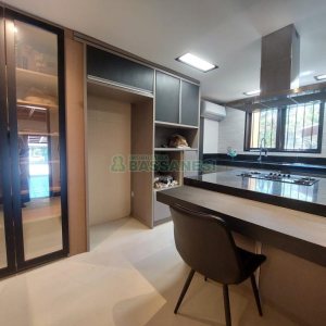 Casa com 350m², 5 dormitórios, 2 vagas, no bairro São Virgílio em Caxias do Sul para Alugar ou Comprar