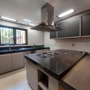 Casa com 350m², 5 dormitórios, 2 vagas, no bairro São Virgílio em Caxias do Sul para Alugar ou Comprar