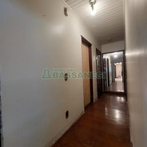 Casa com 350m², 5 dormitórios, 2 vagas, no bairro São Virgílio em Caxias do Sul para Alugar ou Comprar