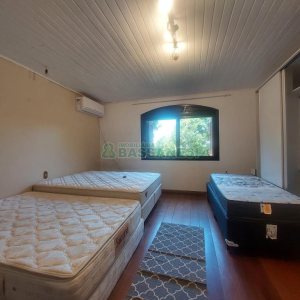 Casa com 350m², 5 dormitórios, 2 vagas, no bairro São Virgílio em Caxias do Sul para Alugar ou Comprar