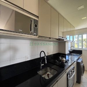 Apto Mobiliado com 72m², 2 dormitórios, 1 vaga, no bairro De Lazzer em Caxias do Sul para Alugar