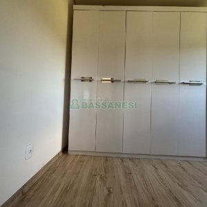 Apto Mobiliado com 72m², 2 dormitórios, 1 vaga, no bairro De Lazzer em Caxias do Sul para Alugar