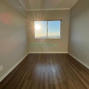 Apartamento com 61m², 3 dormitórios, 1 vaga, no bairro Fatima em Caxias do Sul para Comprar