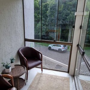 Sobrado com 194m², 4 dormitórios, -4 vaga, no bairro Vinhedos em Caxias do Sul para Comprar