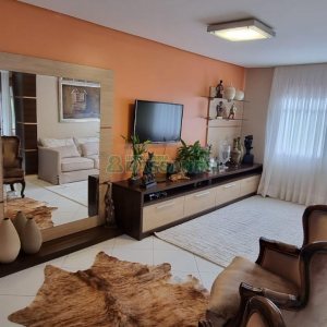 Sobrado com 194m², 4 dormitórios, -4 vaga, no bairro Vinhedos em Caxias do Sul para Comprar