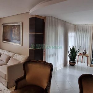 Sobrado com 194m², 4 dormitórios, -4 vaga, no bairro Vinhedos em Caxias do Sul para Comprar