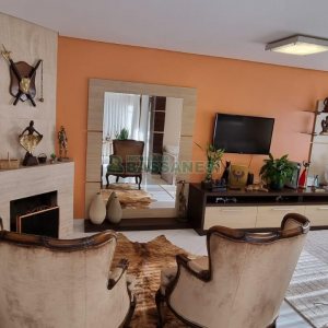 Sobrado com 194m², 4 dormitórios, -4 vaga, no bairro Vinhedos em Caxias do Sul para Comprar