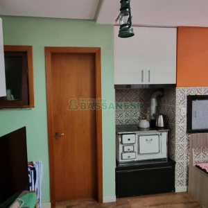 Sobrado com 194m², 4 dormitórios, -4 vaga, no bairro Vinhedos em Caxias do Sul para Comprar