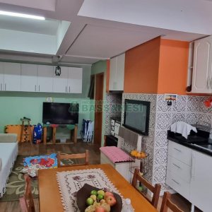 Sobrado com 194m², 4 dormitórios, -4 vaga, no bairro Vinhedos em Caxias do Sul para Comprar