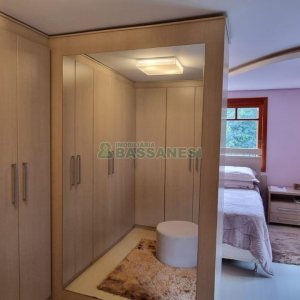 Sobrado com 194m², 4 dormitórios, -4 vaga, no bairro Vinhedos em Caxias do Sul para Comprar