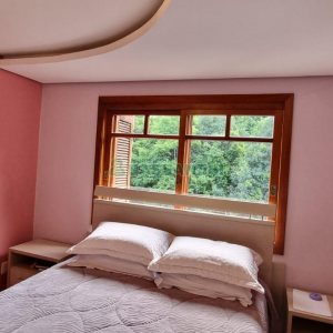 Sobrado com 194m², 4 dormitórios, -4 vaga, no bairro Vinhedos em Caxias do Sul para Comprar