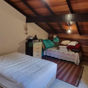 Sobrado com 194m², 4 dormitórios, -4 vaga, no bairro Vinhedos em Caxias do Sul para Comprar