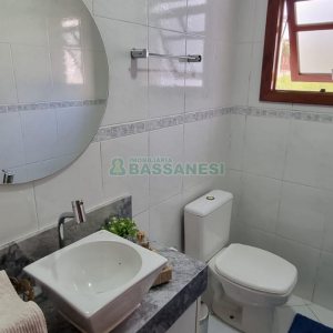 Sobrado com 194m², 4 dormitórios, -4 vaga, no bairro Vinhedos em Caxias do Sul para Comprar