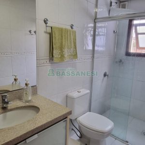 Sobrado com 194m², 4 dormitórios, -4 vaga, no bairro Vinhedos em Caxias do Sul para Comprar