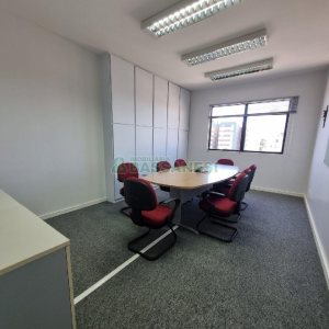 Sala com 90m², 1 vaga, no bairro Centro em Caxias do Sul para Alugar