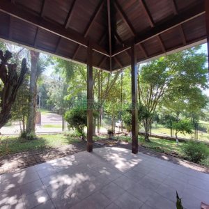 Casa com 320m², 3 dormitórios, 2 vagas, no bairro Monte Bérico em Caxias do Sul para Comprar