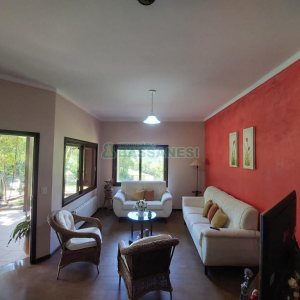Casa com 320m², 3 dormitórios, 2 vagas, no bairro Monte Bérico em Caxias do Sul para Comprar