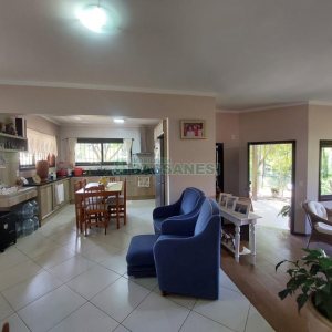 Casa com 320m², 3 dormitórios, 2 vagas, no bairro Monte Bérico em Caxias do Sul para Comprar