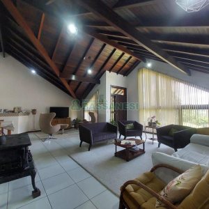 Casa com 320m², 3 dormitórios, 2 vagas, no bairro Monte Bérico em Caxias do Sul para Comprar