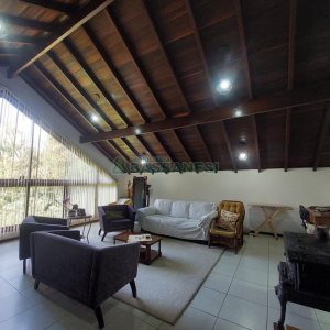 Casa com 320m², 3 dormitórios, 2 vagas, no bairro Monte Bérico em Caxias do Sul para Comprar