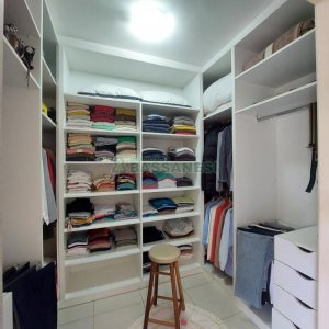 Casa com 320m², 3 dormitórios, 2 vagas, no bairro Monte Bérico em Caxias do Sul para Comprar