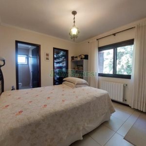 Casa com 320m², 3 dormitórios, 2 vagas, no bairro Monte Bérico em Caxias do Sul para Comprar