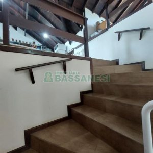 Casa com 320m², 3 dormitórios, 2 vagas, no bairro Monte Bérico em Caxias do Sul para Comprar
