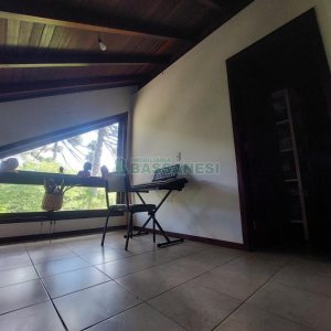 Casa com 320m², 3 dormitórios, 2 vagas, no bairro Monte Bérico em Caxias do Sul para Comprar
