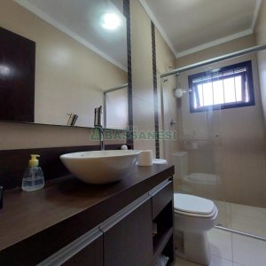 Casa com 320m², 3 dormitórios, 2 vagas, no bairro Monte Bérico em Caxias do Sul para Comprar