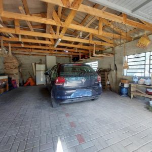 Casa com 320m², 3 dormitórios, 2 vagas, no bairro Monte Bérico em Caxias do Sul para Comprar