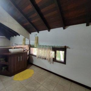 Casa com 320m², 3 dormitórios, 2 vagas, no bairro Monte Bérico em Caxias do Sul para Comprar