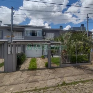 Casa com 175m², 3 dormitórios, 2 vagas, no bairro Nossa Senhora da Saúde em Caxias do Sul para Comprar