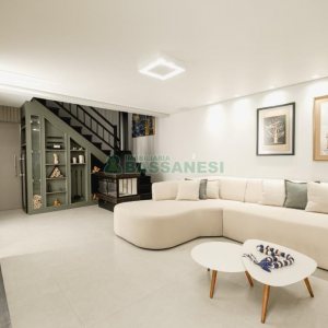 Casa com 175m², 3 dormitórios, 2 vagas, no bairro Nossa Senhora da Saúde em Caxias do Sul para Comprar