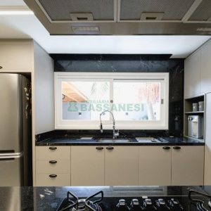 Casa com 175m², 3 dormitórios, 2 vagas, no bairro Nossa Senhora da Saúde em Caxias do Sul para Comprar