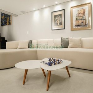 Casa com 175m², 3 dormitórios, 2 vagas, no bairro Nossa Senhora da Saúde em Caxias do Sul para Comprar