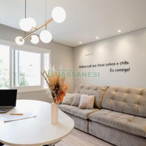 Casa com 175m², 3 dormitórios, 2 vagas, no bairro Nossa Senhora da Saúde em Caxias do Sul para Comprar