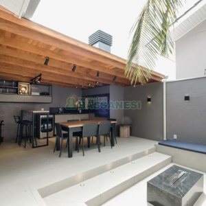 Casa com 175m², 3 dormitórios, 2 vagas, no bairro Nossa Senhora da Saúde em Caxias do Sul para Comprar