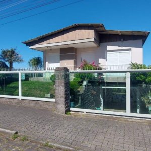 Casa com 90m², 1 dormitório, 4 vagas, no bairro Nossa Senhora do Rosário em Caxias do Sul para Alugar