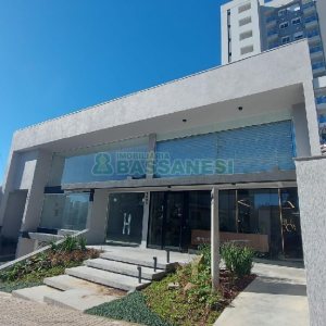 Apto Mobiliado com 52m², 1 dormitório, 1 vaga, no bairro Lourdes em Caxias do Sul para Alugar