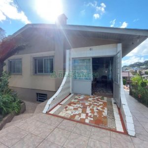 Casa com 143m², 5 dormitórios, no bairro São Ciro em Caxias do Sul para Comprar
