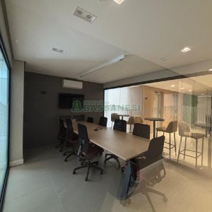 Sala com 32m², 1 vaga, no bairro Exposição em Caxias do Sul para Alugar