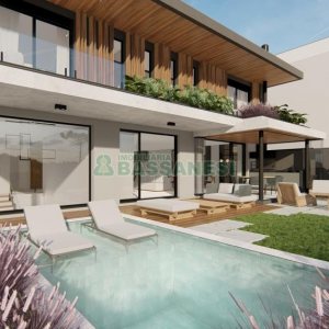 Casa com 351m², 3 dormitórios, 2 vagas, no bairro Nossa Senhora da Saúde em Caxias do Sul para Comprar