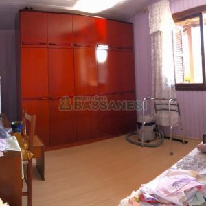 Casa com 110m², 4 dormitórios, no bairro Santa Corona em Caxias do Sul para Comprar