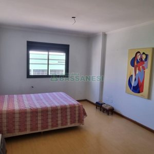 Apartamento com 102m², 3 dormitórios, 2 vagas, no bairro Centro em Caxias do Sul para Comprar
