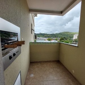 Apto Mobiliado com 60m², 2 dormitórios, 1 vaga, no bairro Cruzeiro em Caxias do Sul para Alugar