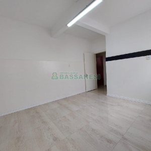 Casa com 70m², 3 dormitórios, no bairro Centro em Caxias do Sul para Alugar