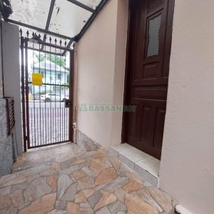 Casa com 70m², 3 dormitórios, no bairro Centro em Caxias do Sul para Alugar