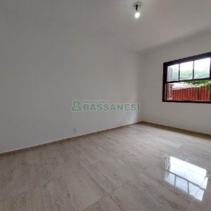 Casa com 70m², 3 dormitórios, no bairro Centro em Caxias do Sul para Alugar