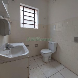 Casa com 70m², 3 dormitórios, no bairro Centro em Caxias do Sul para Alugar