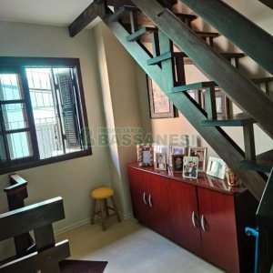 Casa com 297m², 4 dormitórios, 2 vagas, no bairro Rio Branco em Caxias do Sul para Comprar